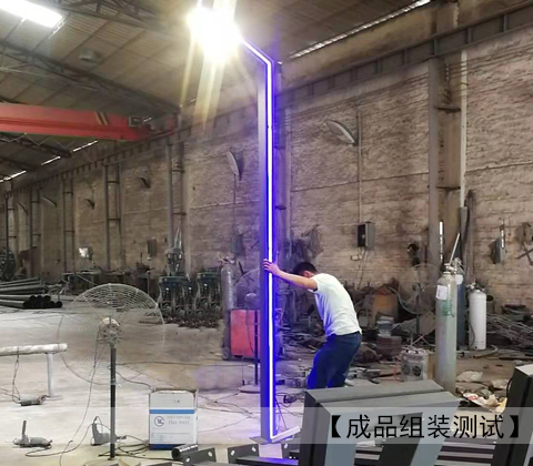 QDTYD-013-3.6米三角形現(xiàn)代鋁型材LED庭院燈出廠前測試亮燈
